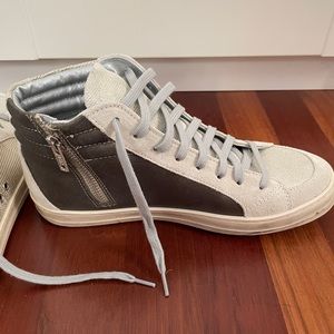 P448 Women’s high top sneaker size 39/8.5